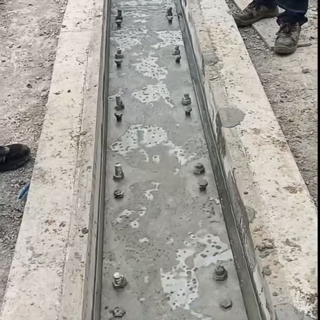 哈密港口码头起重机龙门吊重型机械设备稳固用早强快凝轨道胶泥